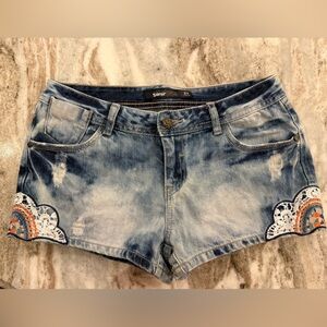 Women's Semir Acid Washed Denim Shorts with Lace Embroidery Size 27